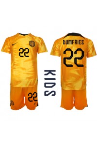 Nederland Denzel Dumfries #22 Babyklær Hjemme Fotballdrakt til barn VM 2022 Korte ermer (+ Korte bukser)